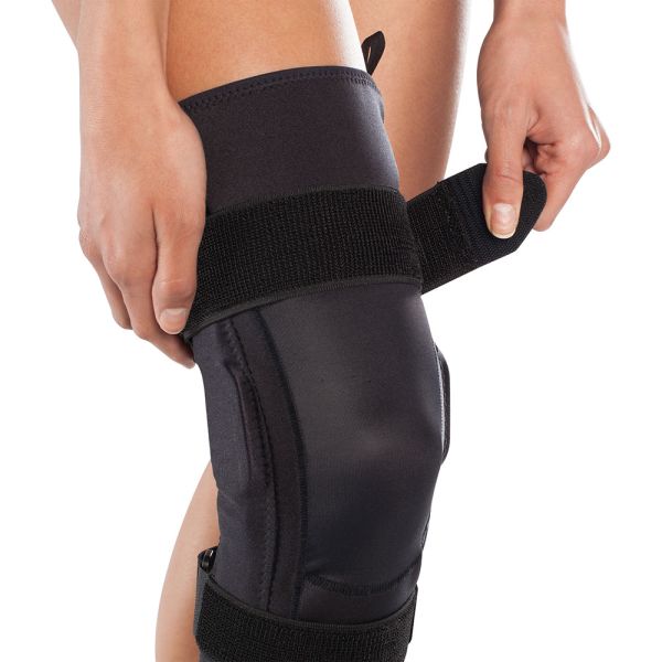 HInged knee brace for all day use